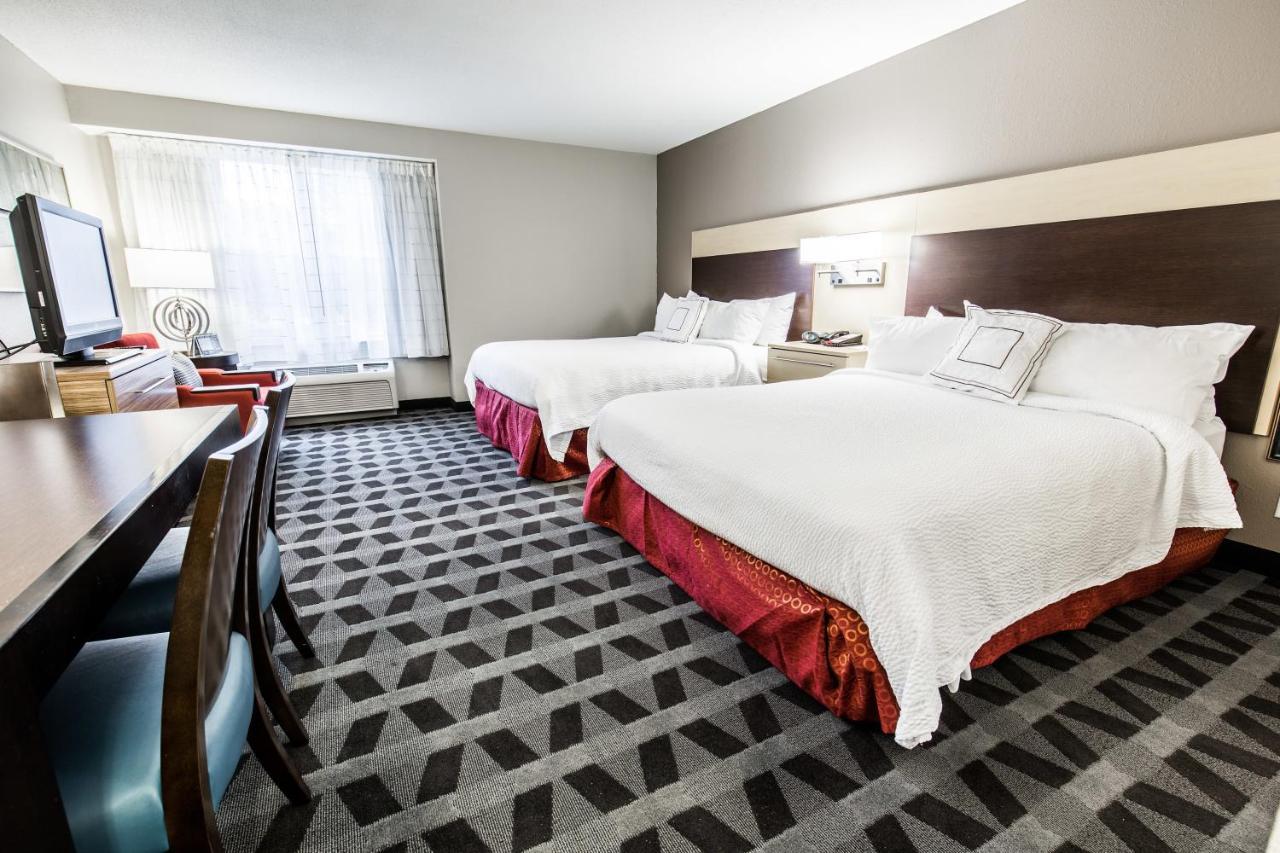 Towneplace Suites By Marriott Гилфорд Экстерьер фото