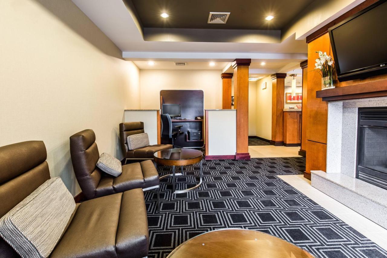Towneplace Suites By Marriott Гилфорд Экстерьер фото