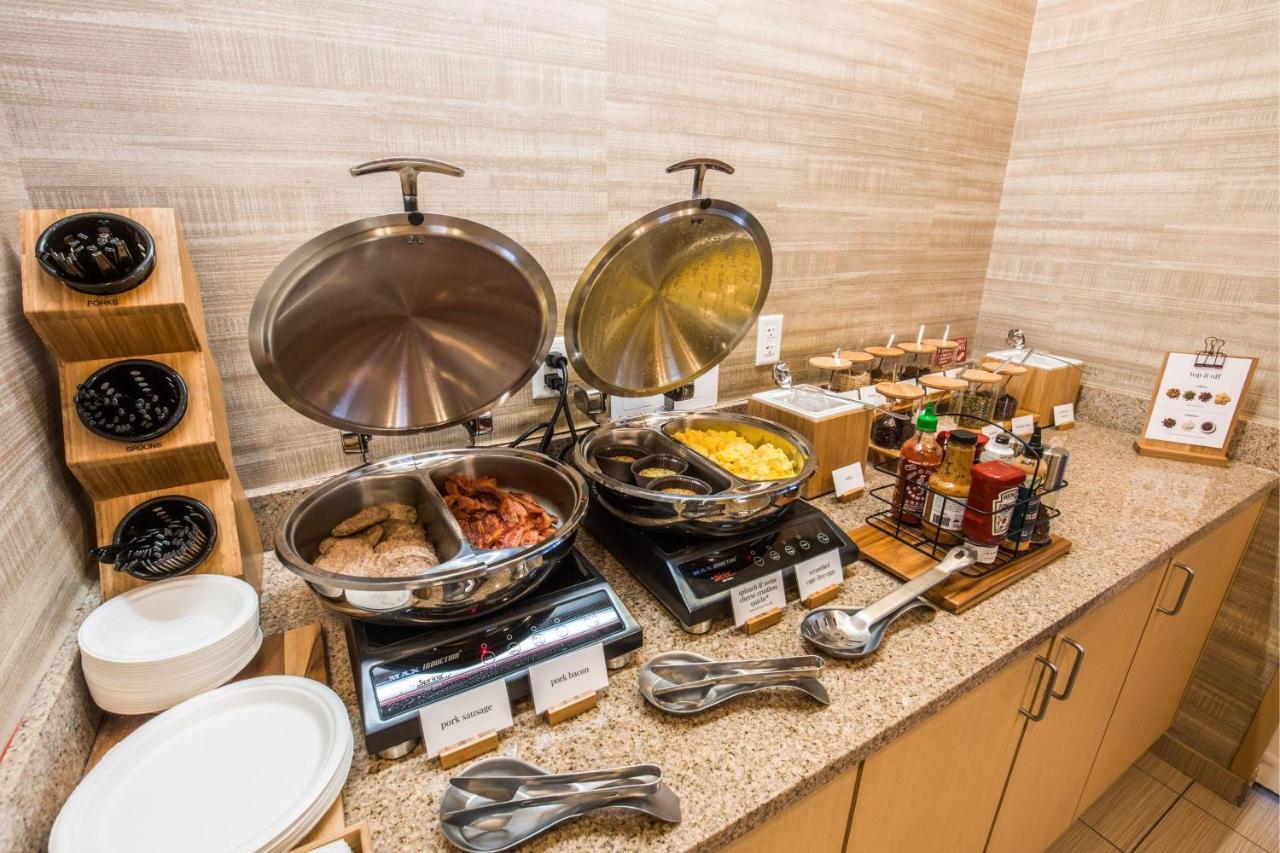 Towneplace Suites By Marriott Гилфорд Экстерьер фото