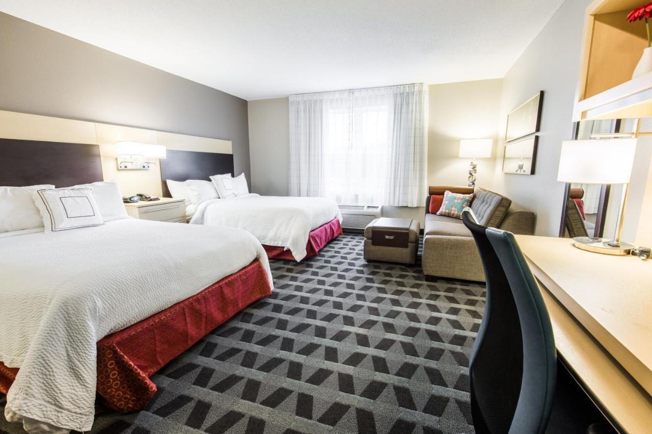 Towneplace Suites By Marriott Гилфорд Экстерьер фото