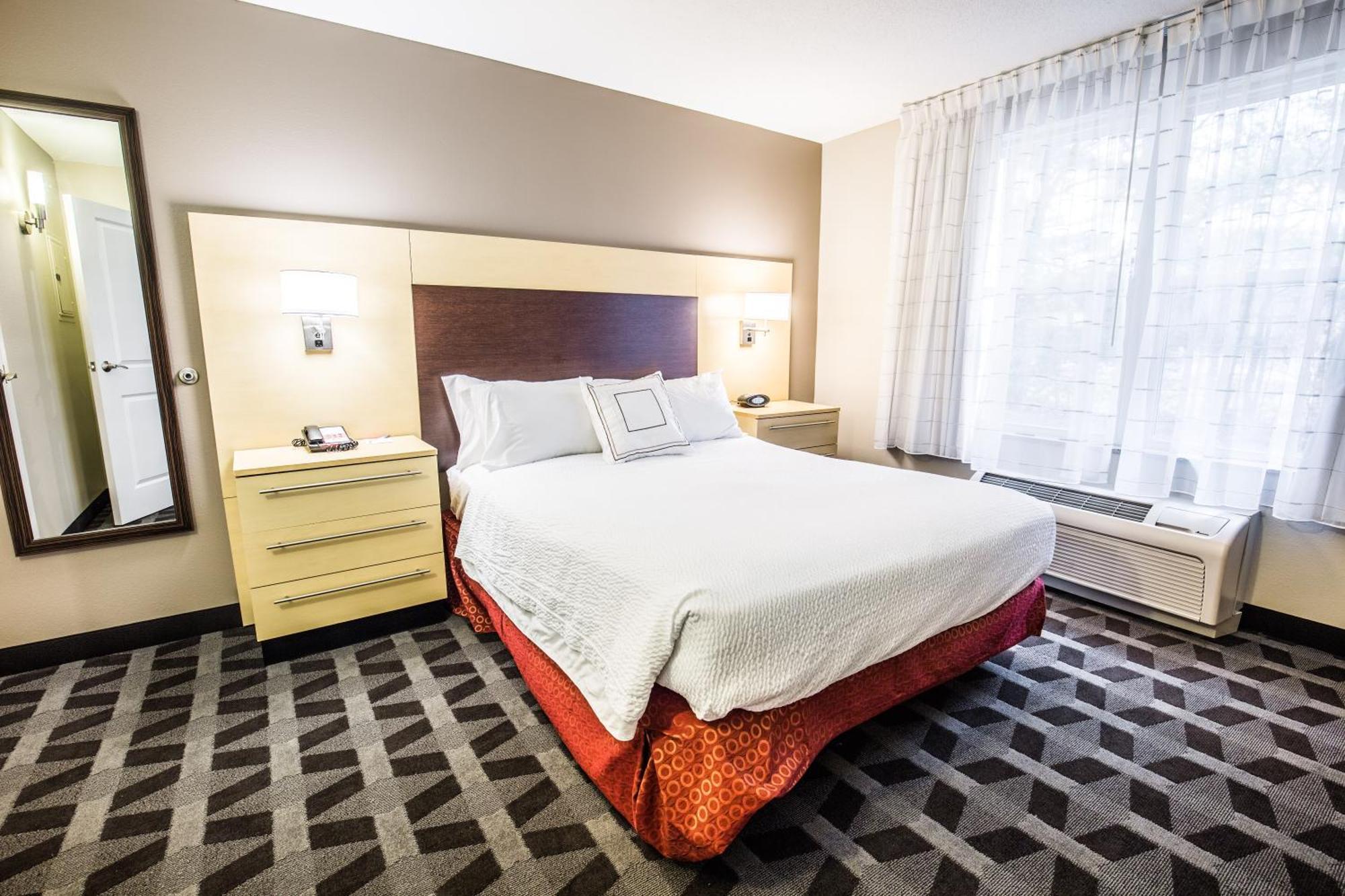 Towneplace Suites By Marriott Гилфорд Экстерьер фото