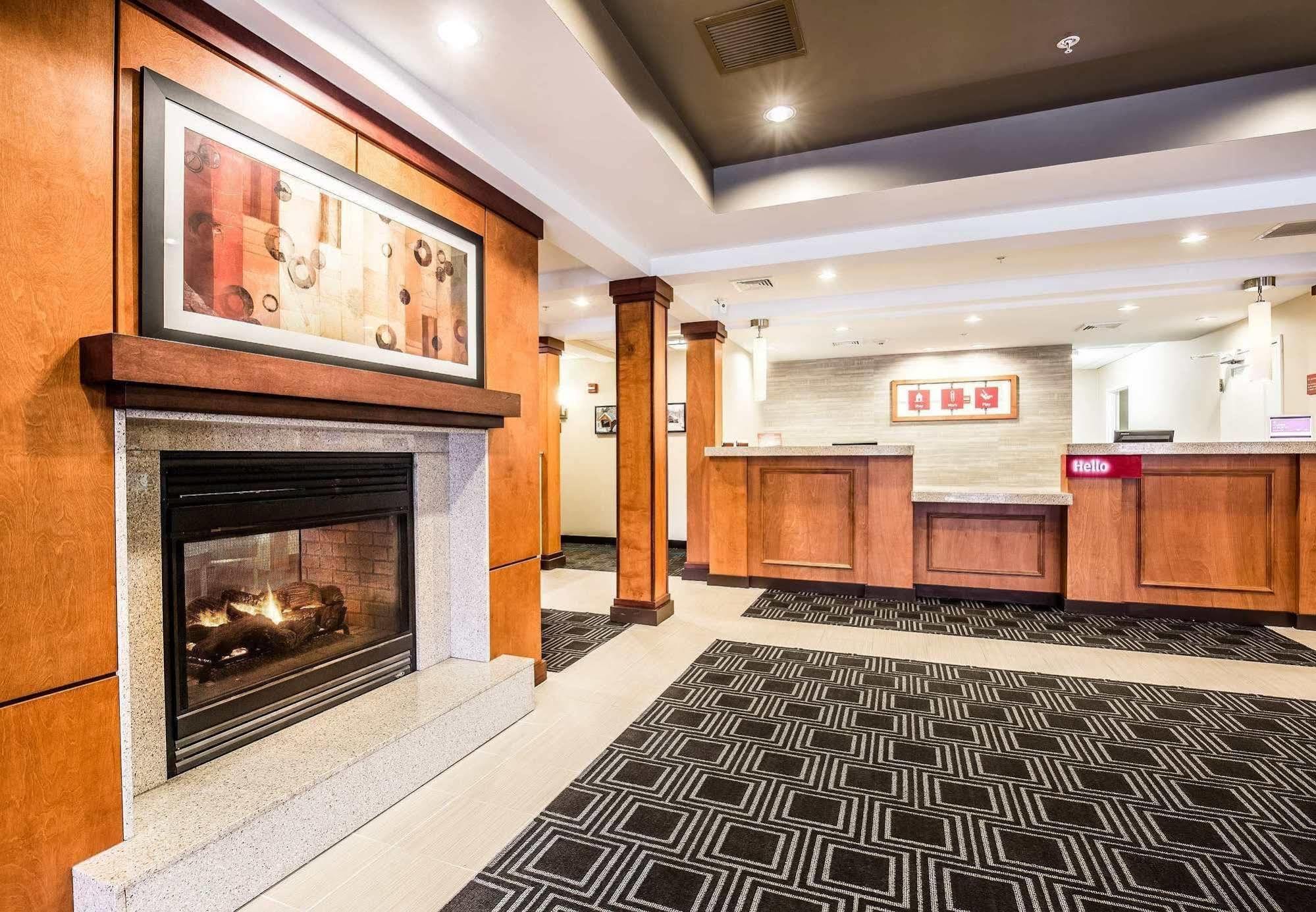 Towneplace Suites By Marriott Гилфорд Экстерьер фото